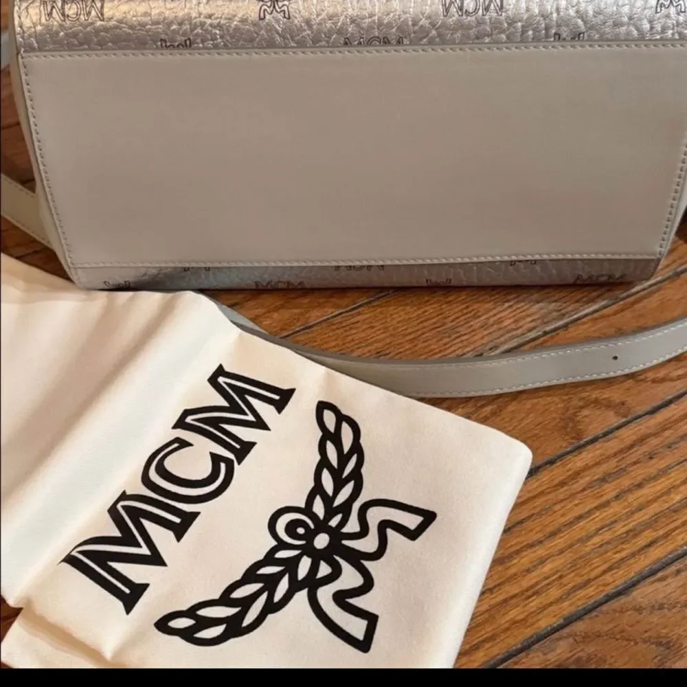 NWT MCM Metallic Visetos Leather Aren Medium Hobo